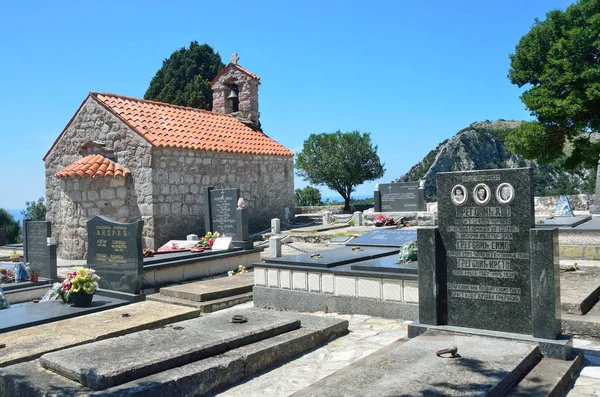 Petrovac Montenegro Giugno 2015 Chiesa Della Dormizione Centro Del Cimitero — Foto Stock