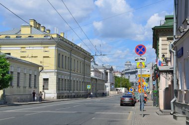 Moskova, Rusya, 12 Haziran 2017, Solyanka sokak Moskova'nın tarihi merkezinde, eğitim evin (1764-1770, mimar Karl Blank 
