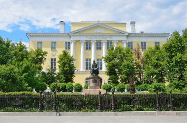 Moskova, Rusya, 12 Haziran 2017, Moskova Devlet Üniversitesi. M. V. Lomonosov, Moskova Mokhovaya sokakta gazetecilik Fakültesi tarafından adlandırılan