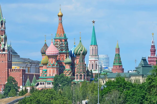 莫斯科 克里姆林宫和圣巴索大教堂 — 图库照片