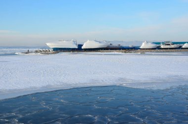 Donmuş buz ücretsizdir Naberezhnaya ayında Vladivostok yakınındaki Amur Körfezi