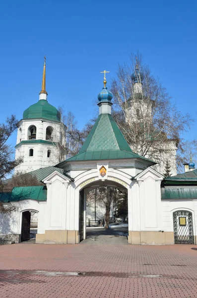 Irkutsk, Ryssland, Znamensky kvinnors kloster i början av våren — Stockfoto