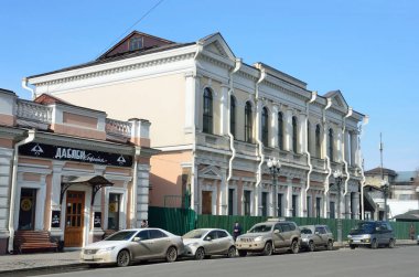 Irkutsk, Rusya, Mart, 16, 2017. Irkutsk, 41/1 Karl Marx Street devrim inşa evinin köşesindeki. Daha fazla, house 43. Karşılıklı sigorta ateşten özelliğinin Derneği