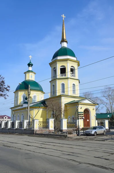 Irkutsk Rússia Março 2017 Carro Perto Igreja Transfiguração Deus Fundada — Fotografia de Stock