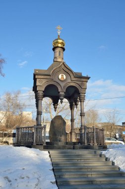 Irkutsk, Rusya, Mart, 16, 2017. İşçinin kilisenin önünde, Irkutsk 