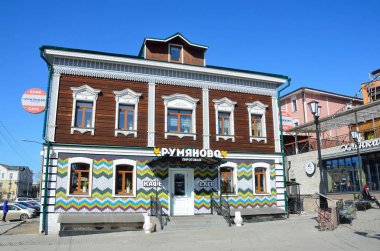 Irkutsk, Rusya, Mart, 16, 2017. Irkutsk, eski ahşap ev 23 130-th Mahallesi sokak 3-go Temmuz'da tarz