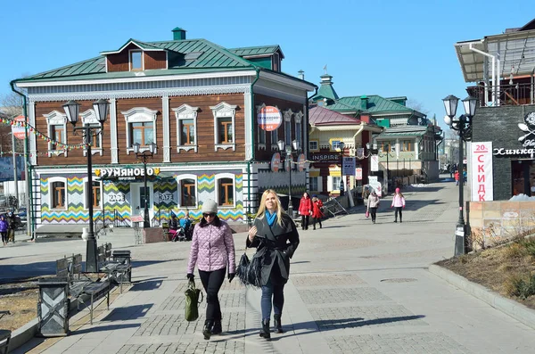 Irkutsk Rusia Marzo 2017 Gente Caminando Antiguo Barrio 130 Irkutsk —  Fotos de Stock