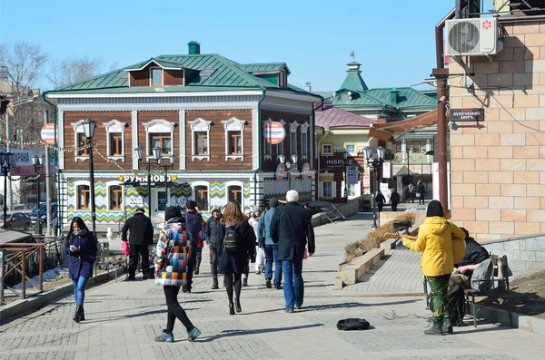 Irkutsk Rusia Marzo 2017 Gente Caminando Antiguo Barrio 130 Irkutsk —  Fotos de Stock