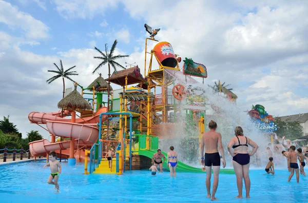 Anapa, Rusya, Temmuz, 19, 2017. İnsanlar su Park Anapa 