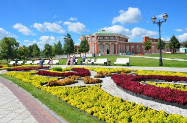 Moskova, Rusya, Ağustos, 14, 2015. Rus sahne: Tsaritsino Park'ta yürüyordunuz insanlar