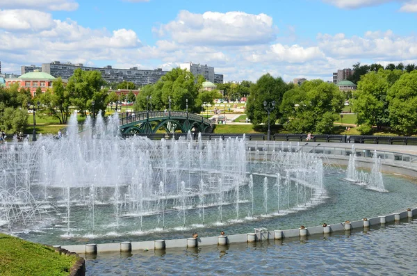 Moskou, Rusland, augustus, 14, 2015. De fontein in het Park "Tsaritsyno" in Moskou — Stockfoto