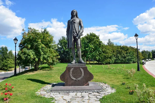 Moskau, russland, 14. august 2015. das denkmal für den herrscher von moldawien dmitry cantimir im park von zaritsyno — Stockfoto