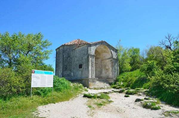 Bakhchisaray, la Crimea, la ciudad cueva Chufut Kale. Antiguo Durbe Dzhanike Khanum —  Fotos de Stock