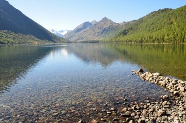 Rusya, Altay bölgesi, Ust-Koksinsky bölgesi, Eylül ayında alt Multinskoye Gölü
