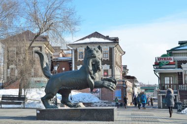 Irkutsk, Rusya, Mart, 03, 2017. İnsanlar Babr - Irkutsk şehir sembolü
