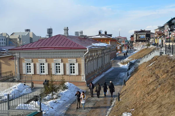 Irkutsk, Rusya, Mart, 17, 2017. İnsanlar eski tarz 130-inci çeyrekte Irkutsk'da — Stok fotoğraf