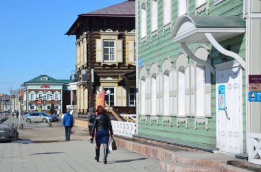 Irkutsk, Rusya, Mart, 17, 2017. İnsanlar eski tarz 130-inci çeyrekte Irkutsk'da