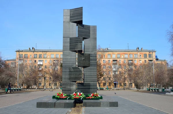イルクツスク, ロシア、2017 年 3 月 4 日。兵役義務のラインで殺されるイルクーツク市民記念碑 — ストック写真