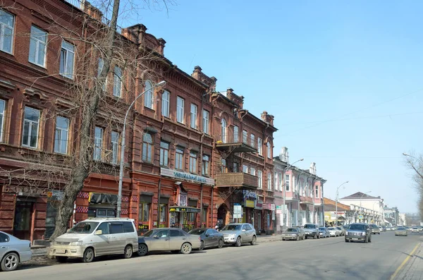 Irkutsk Rússia Março 2017 Cara Está Rua Karl Marx Casas — Fotografia de Stock