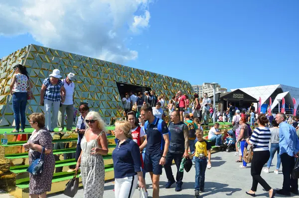 Wladiwostok Russland September 2017 Menschen Die Der Nähe Des Pavillons — Stockfoto