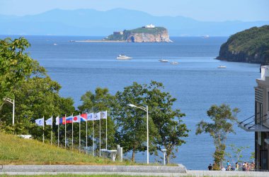 Russkiy Island, Uzak Doğu Federal Üniversitesi (Fefu), Vladivostok topraklarının Ajax koy. Bayrakları ülkelerin - Doğu Ekonomik Forumu katılımcıları