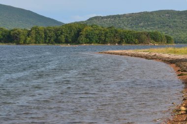 Ada Russikiy Vladivostok, Rusya'nın üzerinde bay Voevoda Bay Kruglaya