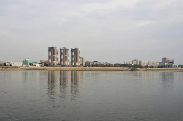 ブラゴベシチェンスク、アムール川堤防のロシア都市 — ストック写真