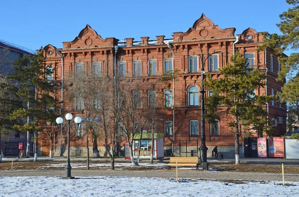 Blagoveshchensk, Rússia, 21 de outubro de 2017. Casa número 135 na rua Krasnoflotskaya. Hotel de Anisim Egorovich Lukyanov em 1896 ano — Fotografia de Stock