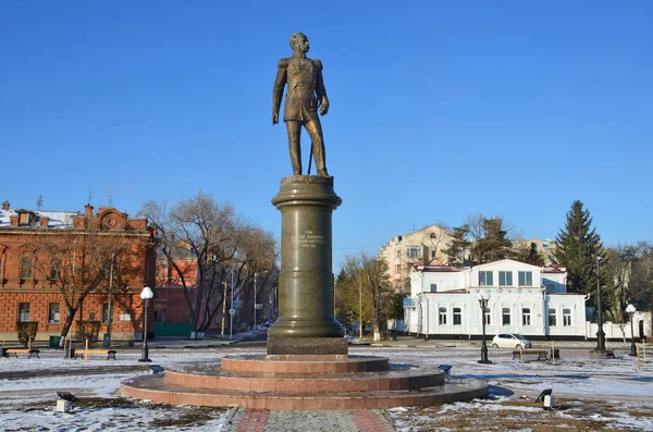 Благовєщенськ, Росія, 21 жовтня 2017 року. Пам'ятник до Микола Миколайович Муравйов-Амурського, засновником міста м. Благовєщенськ і маєток Смоктуновський Олександрович Котельніков — стокове фото