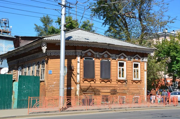 イルクーツク 革命以前のアーキテクチャ Timiryazev の通りに 世紀数 の古い木造住宅 — ストック写真