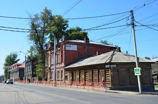 Irkutsk Rusya Ağustos 2017 Yaz Aylarında Timiryazev Sokakta Yürüyen Insanlar — Stok fotoğraf