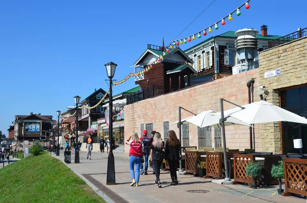 Irkutsk Rússia Agosto 2017 Pessoas Caminhando Perto Gurkinskaya Pousada Dovecote — Fotografia de Stock