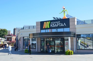 Irkutsk, Rusya, Ağustos, 29, 2017. İnsanlar alışveriş merkezi 