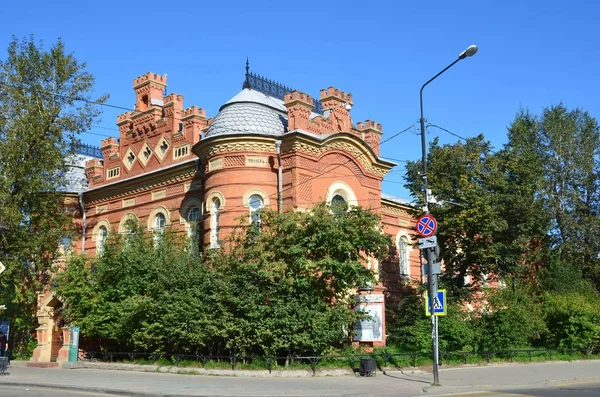 Irkutsk, Rusya, Ağustos, 29, 2017. Sunnny gün içinde yerel irfan Irkutsk bölgesel Müzesi