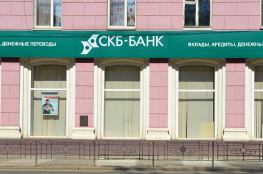 Irkutsk, Rusya, Ağustos, 29, 2017. Lenin Caddesi üzerinde ev 15 arabasın. SKB banka 