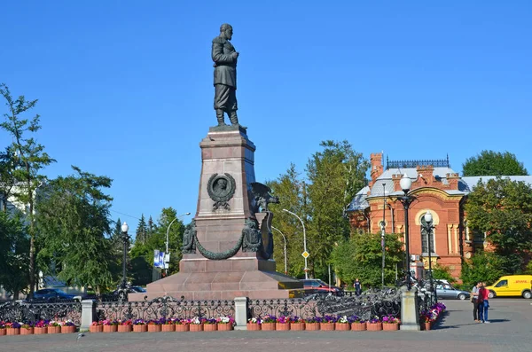 Irkutsk Rusko Březen 2017 Lidé Wolking Nedaleko Pomníku Císaře Alexandra — Stock fotografie
