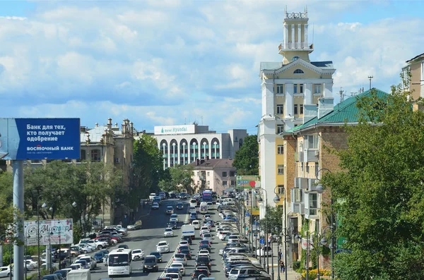 Vladivostok Rusia Septiembre 2017 Atasco Tráfico Calle Sukhanov Día Soleado —  Fotos de Stock