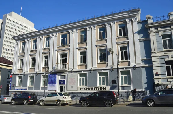 Vladivostok Rusia Octubre 2017 Coches Están Cerca Construcción Organización Local — Foto de Stock
