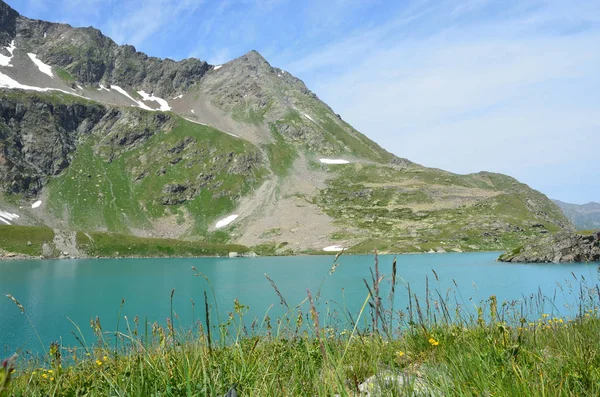 Rusya Batı Kafkasya Imeretinskoye Gölü Yaz Aylarında — Stok fotoğraf