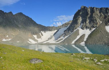 Rusya, Kafkasya, Bush dağlık Gölü yaz aylarında