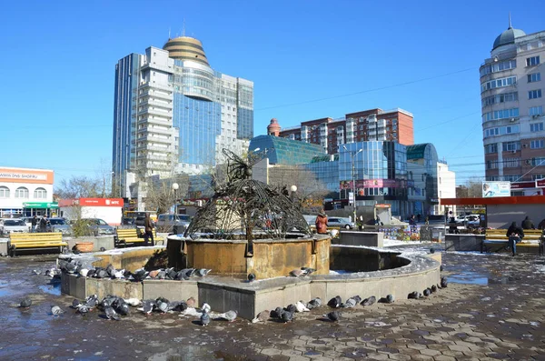 Blagoweschtschensk Russland Oktober 2017 Menschen Die Der Nähe Des Brunnens — Stockfoto