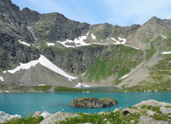 俄罗斯 西高加索 Imeretinskoye 湖夏季 — 图库照片