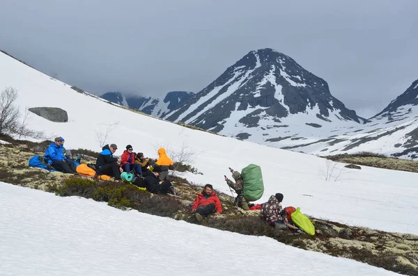 Khibiny Península Kola Rusia Julio 2017 Turistas Reposo Las Montañas —  Fotos de Stock