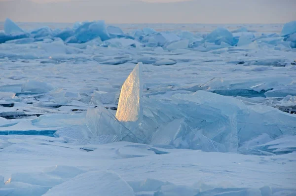 Rusko Jezero Bajkal Tlak Ledu Při Východu Slunce — Stock fotografie