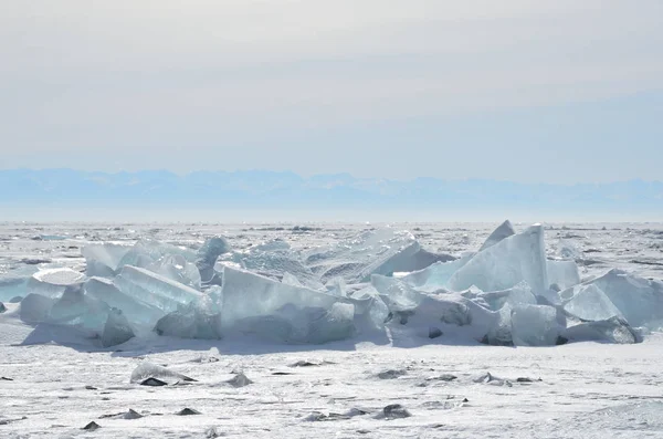 朝はロシア バイカル湖 氷ハンモック — ストック写真