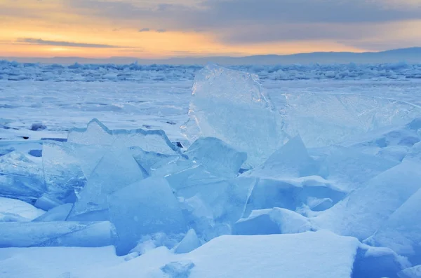 俄罗斯 贝加尔湖 冰丘日出 — 图库照片