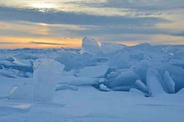 Rusya, Baykal Gölü, buz Tepecik gündoğumu