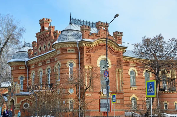 Irkutsk Rusia Marzo 2017 Gente Caminando Cerca Irkutsk Museo Regional —  Fotos de Stock