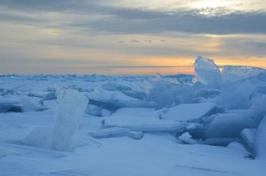 Rusya, Baykal Gölü, buz Tepecik gündoğumu