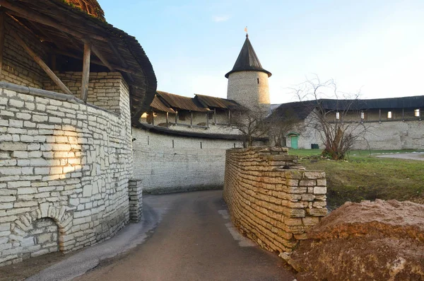 Ruso Antiguo Kremlin Pskov Las Paredes Torre —  Fotos de Stock